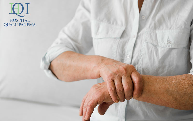 Paciente com osteoporose no consultório medico